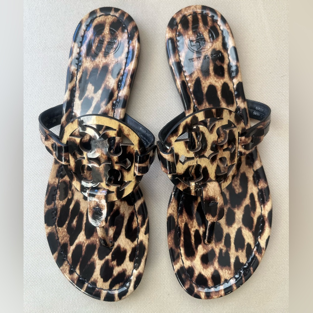 EUC TORY BURCH MILLER PRINTED NATURAL LEOPARD PATENT LEATHER SANDALS Size 7.5